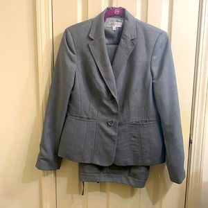 Kasper Pant Suit- Gray